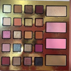 Too faced holiday palette